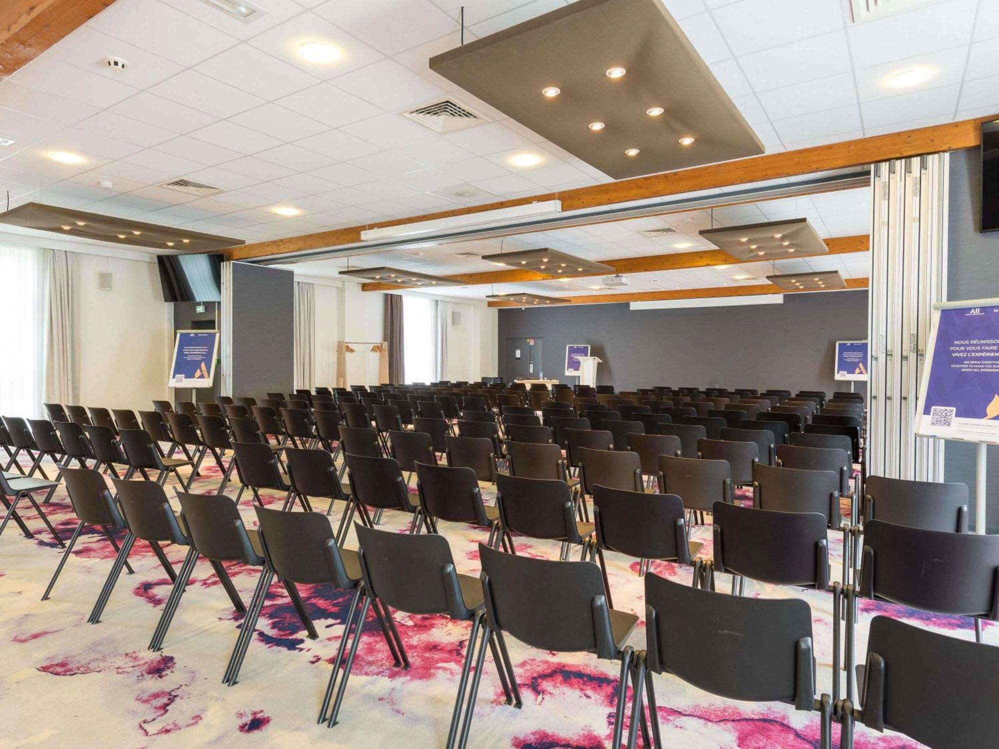 Novotel Сакле Екстер'єр фото