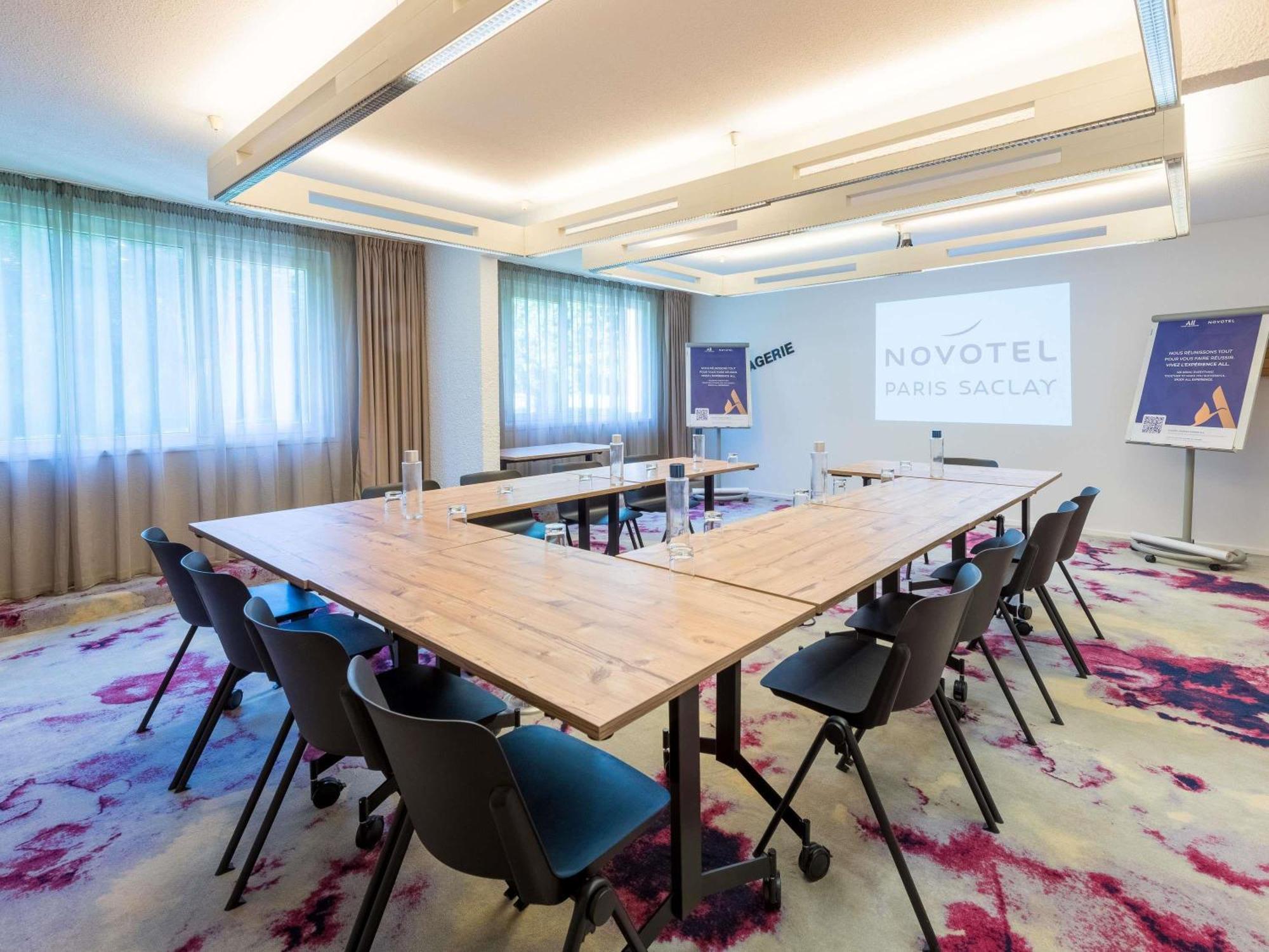 Novotel Сакле Екстер'єр фото